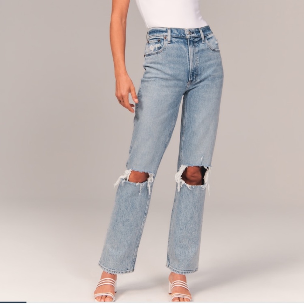 NWT - Abercrombie & Fitch The 90’s Straight Ultra High Rise Jean